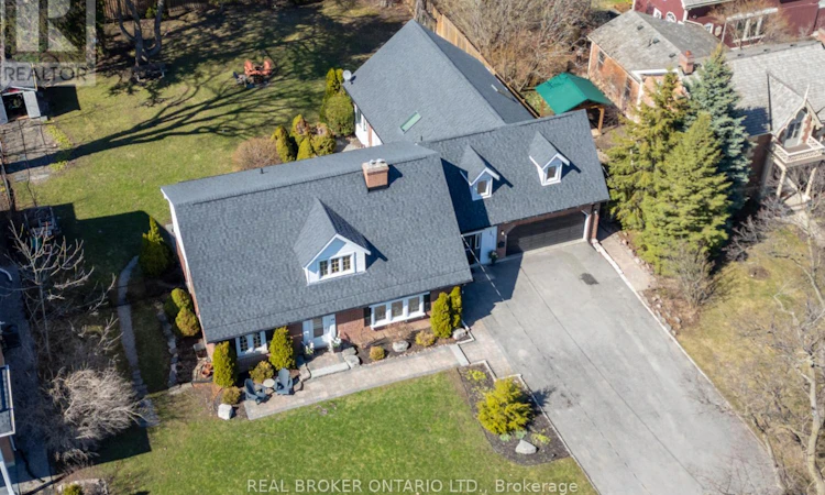 18 Concession Street W