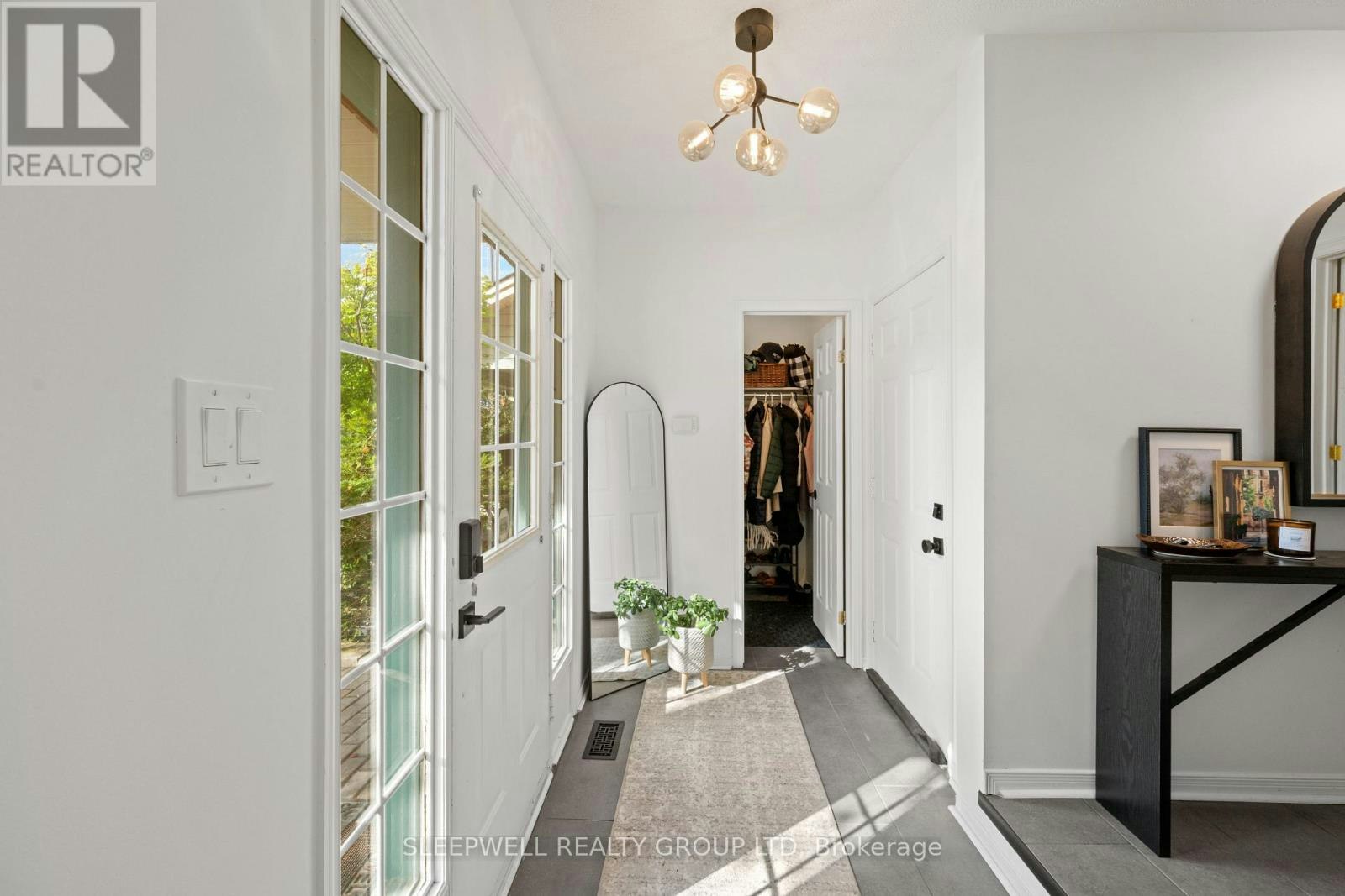 463 Cooper Street, Ottawa, ON, K1R 5H8 - 2