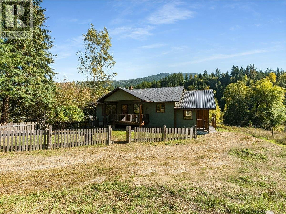 3168 Pass Creek Road, Crescent Valley, BC, V0G 1H0
