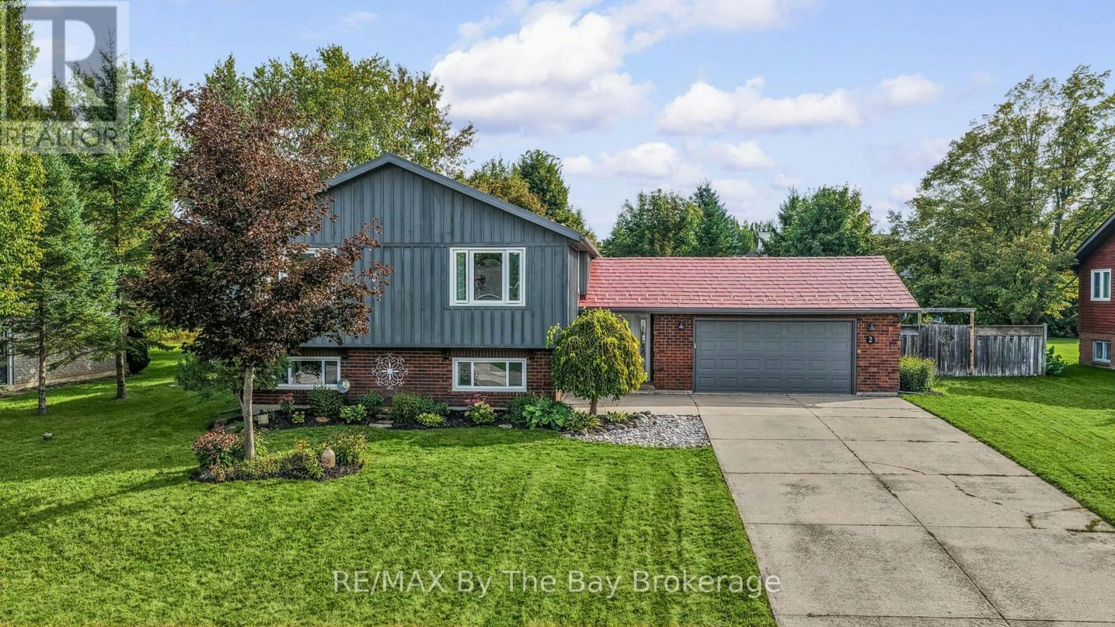 2 Red Oak Drive, Wasaga Beach, ON, L9Z 1J5