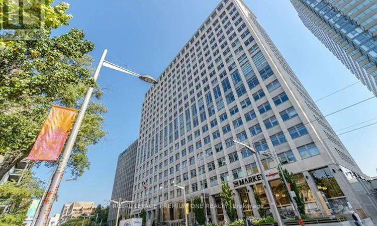 3-111 St Clair Avenue W