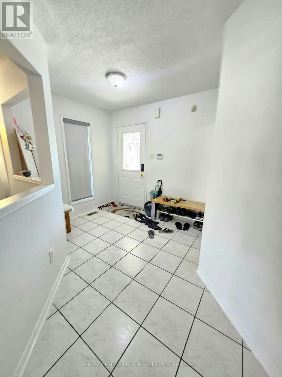UPPER-24 Hayloft Court, Brampton, ON, L6X 4R7 - 3