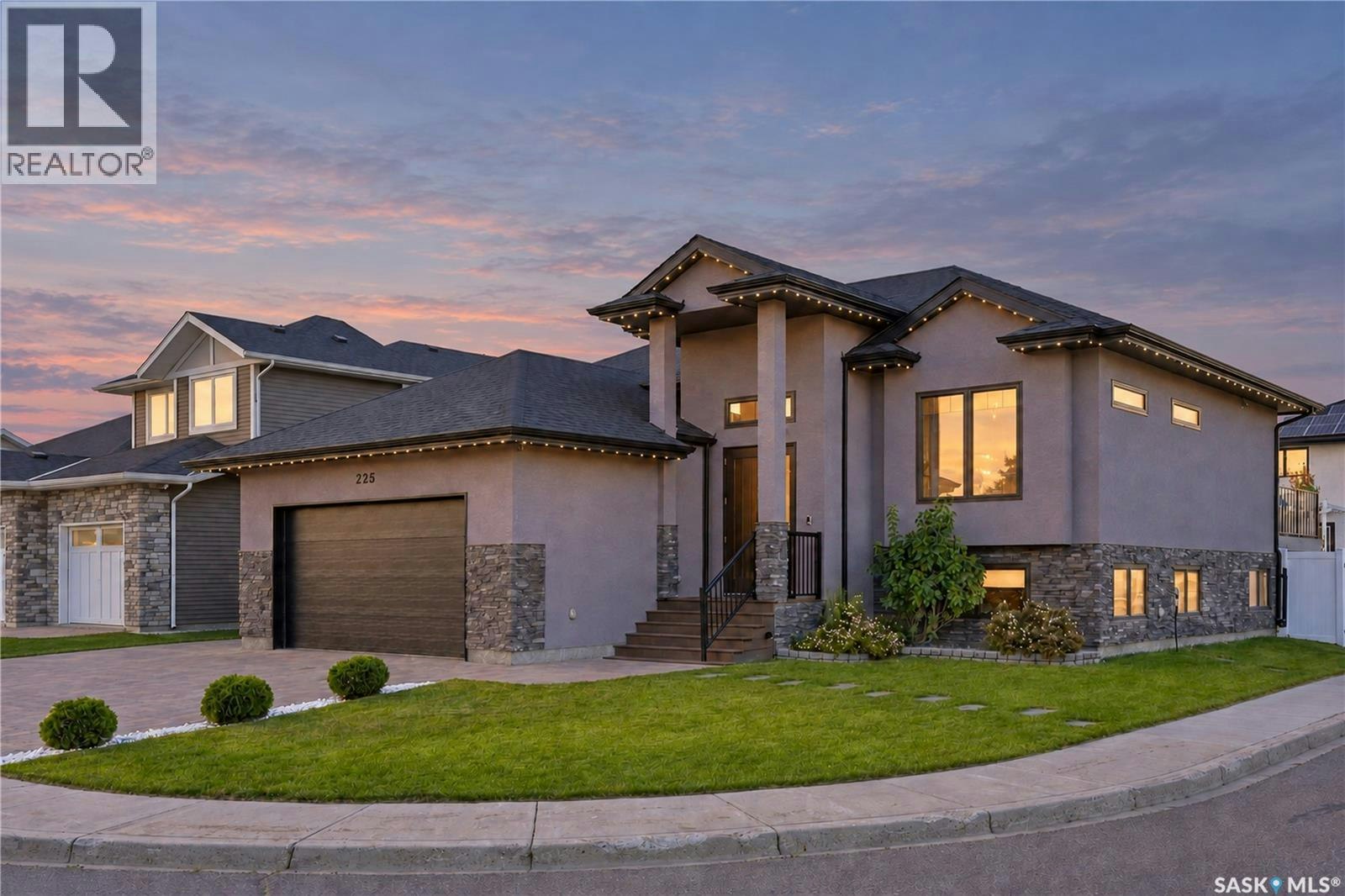 225 Cowan Crescent, Martensville, SK, S0K 2T1