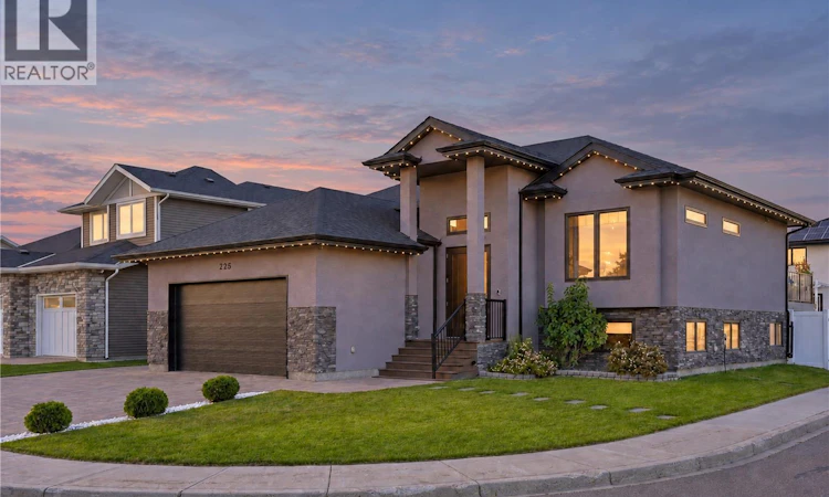 225 Cowan Crescent
