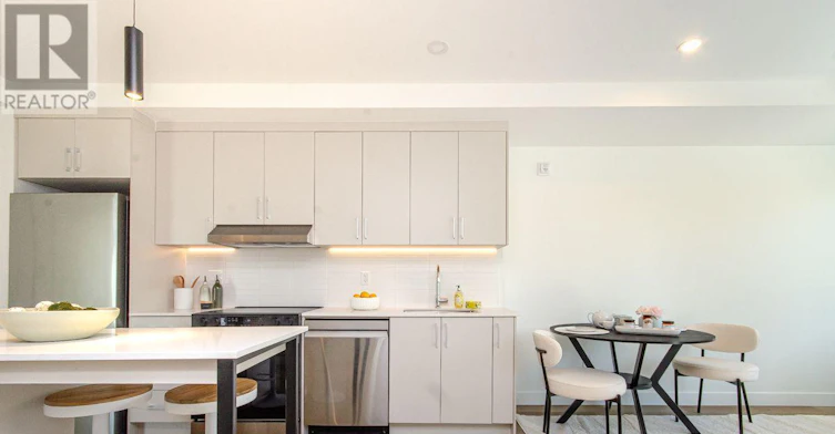 203-398 Roosevelt Avenue, Ottawa, ON, K2A 1Z3 - 2