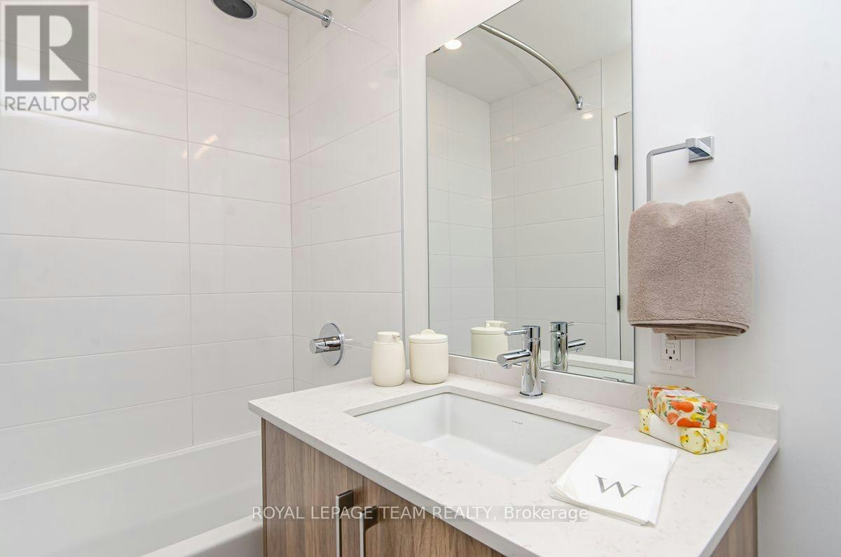 401-398 Roosevelt Avenue, Ottawa, ON, K2A 4J2 - 4