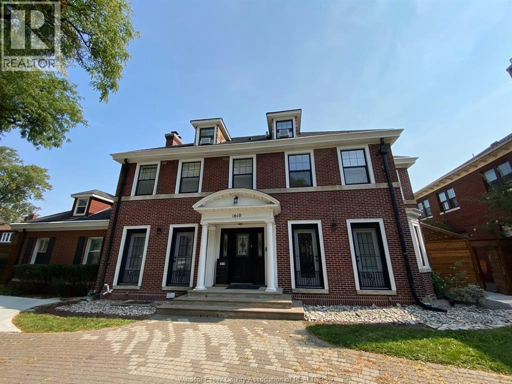 UPPER-1610 Victoria Avenue, Windsor, ON, N8X 1P7