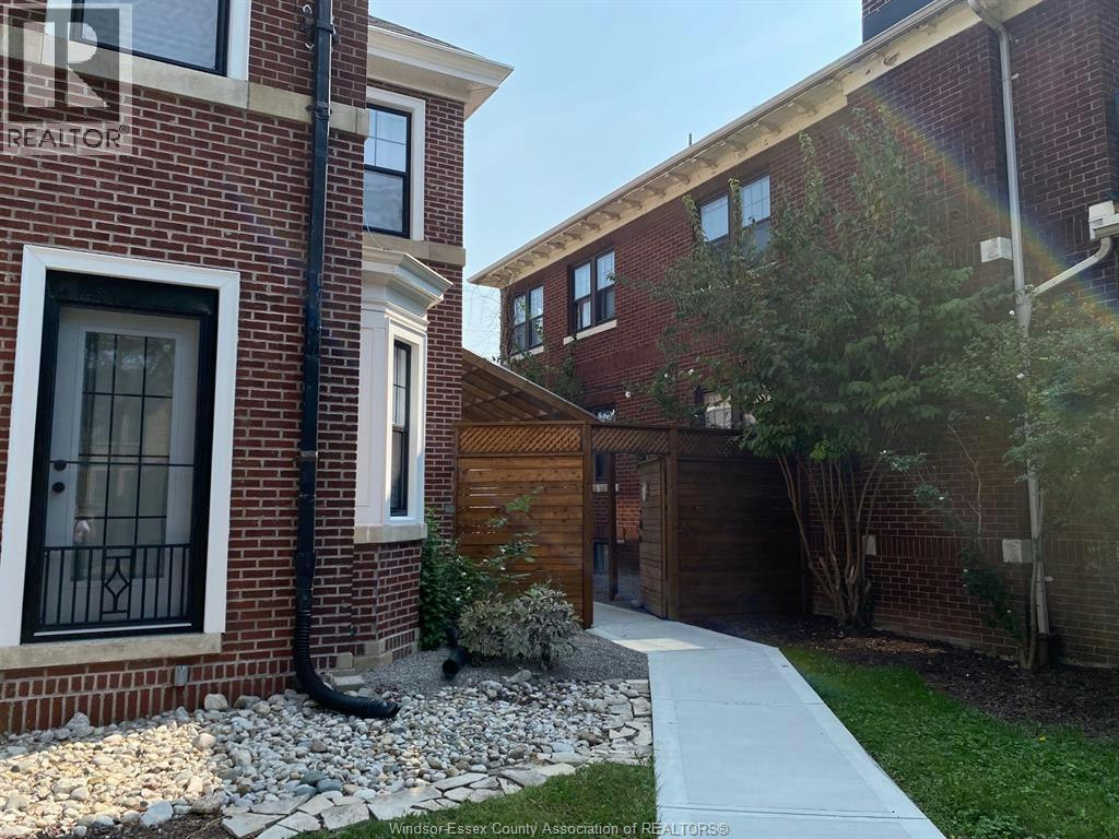 UPPER-1610 Victoria Avenue, Windsor, ON, N8X 1P7 - 3