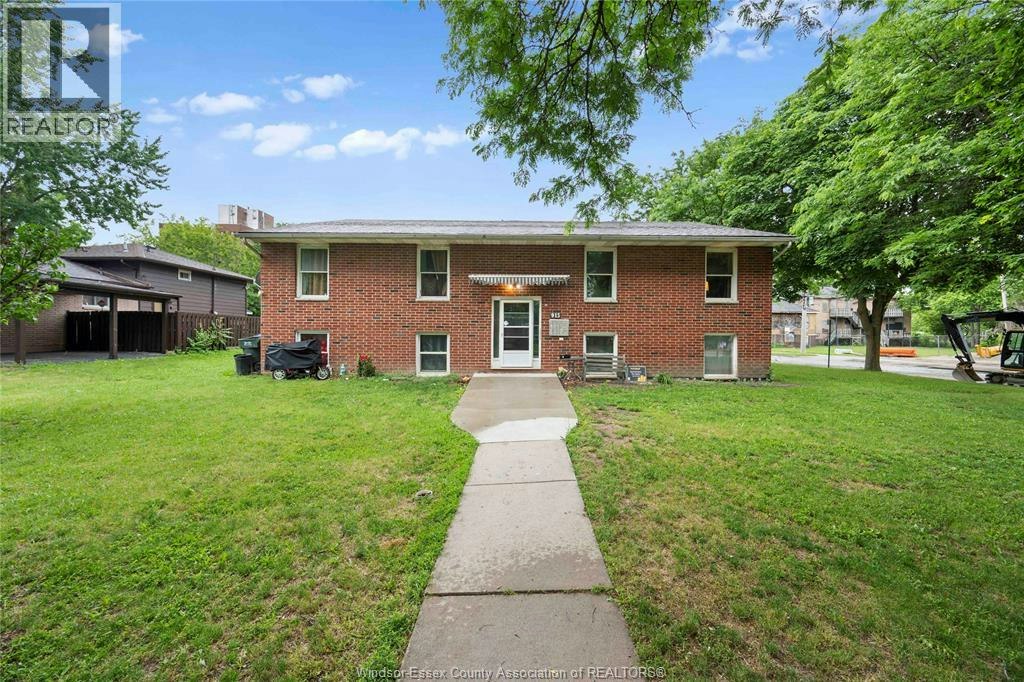 915 Lena, Windsor, ON, N9C 3K1