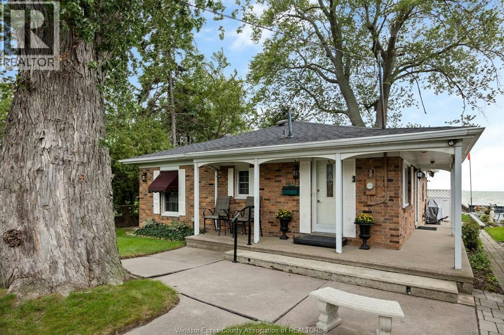 13122 Riverside Drive East, Tecumseh, ON, N8N 2M7