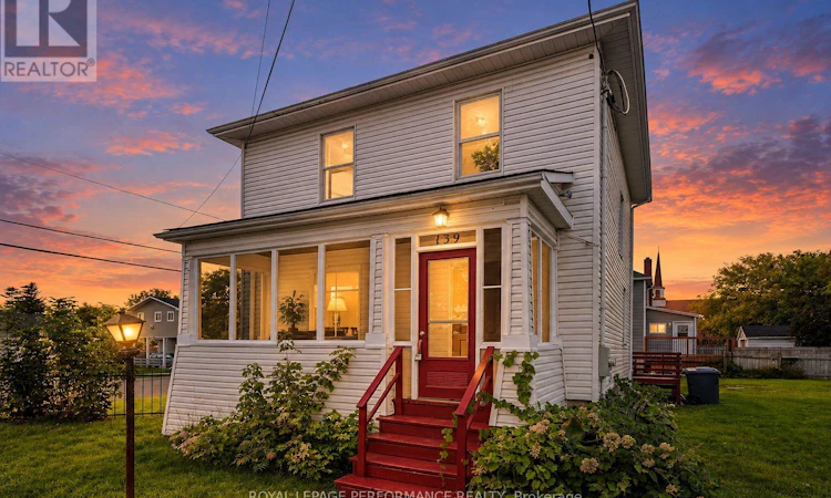 139 Eighth Street W