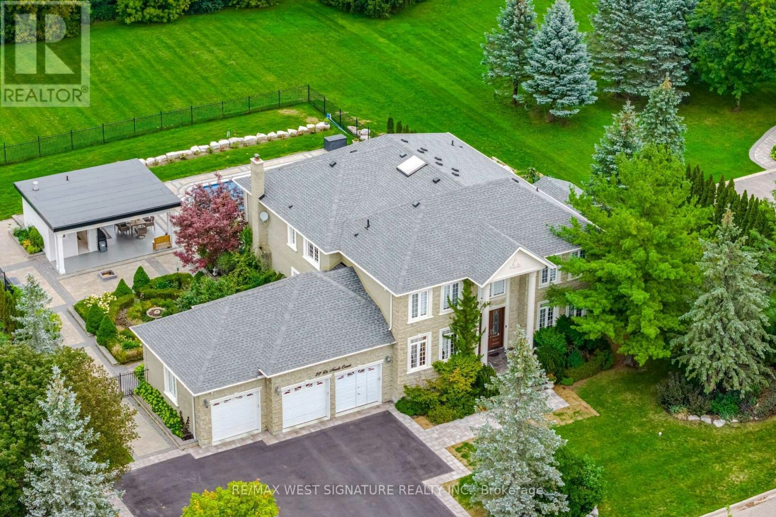 22 Di Nardo Court, King, ON, L7B 1M2
