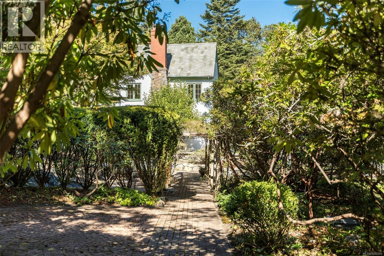 30 Beach Drive, Oak Bay, BC, V8S 2L2 - 33