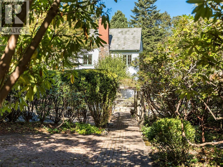 30 Beach Drive, Oak Bay, BC, V8S 2L2 - 33