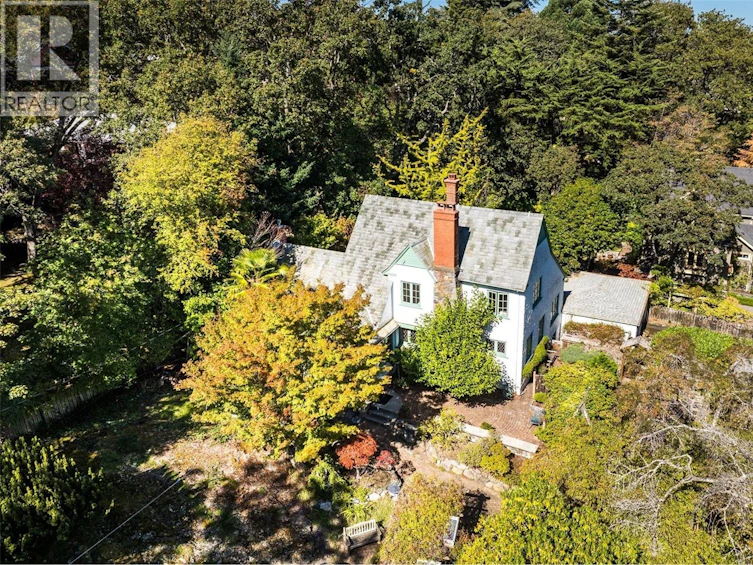 30 Beach Drive, Oak Bay, BC, V8S 2L2 - 36