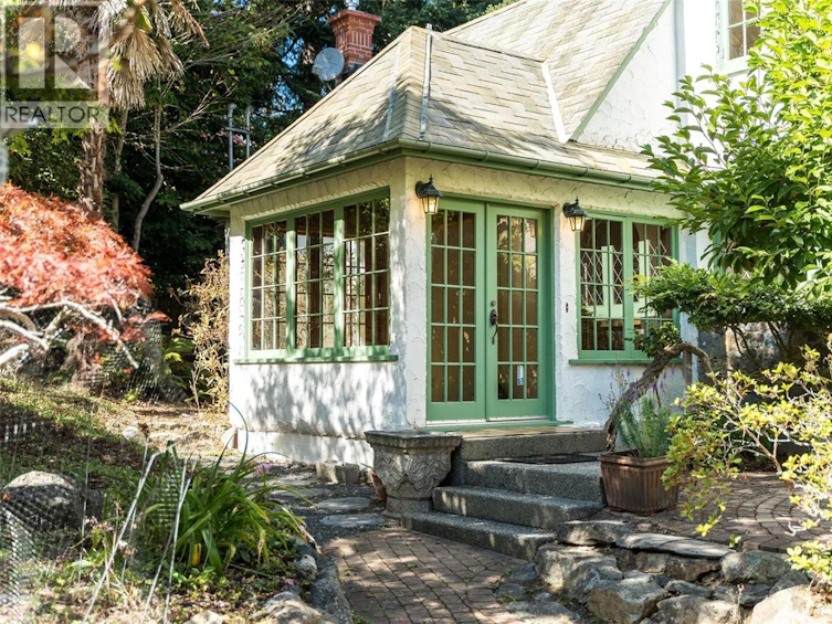 30 Beach Drive, Oak Bay, BC, V8S 2L2 - 7