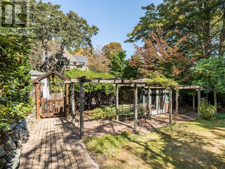 30 Beach Drive, Oak Bay, BC, V8S 2L2 - 29