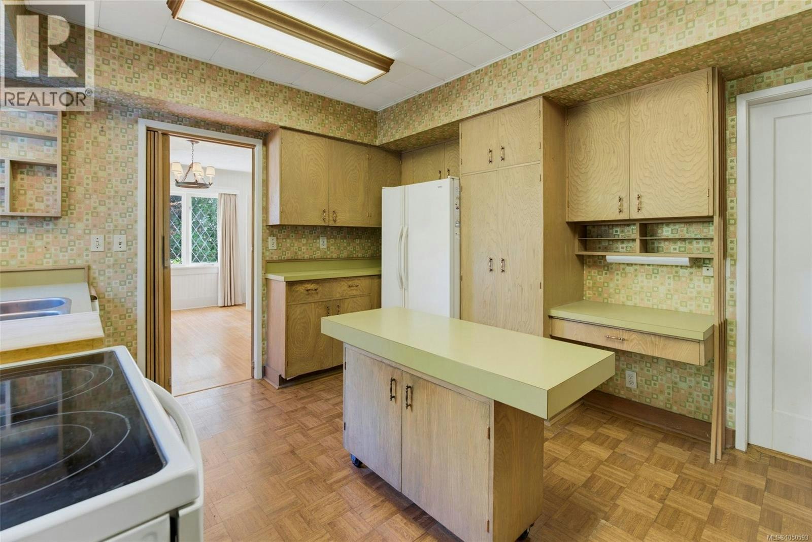 30 Beach Drive, Oak Bay, BC, V8S 2L2 - 16