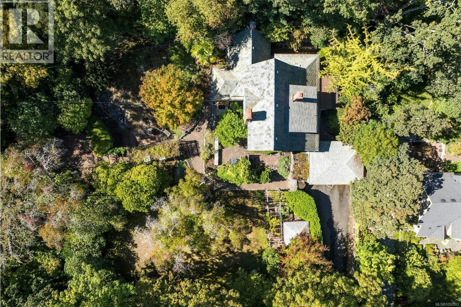 30 Beach Drive, Oak Bay, BC, V8S 2L2 - 38