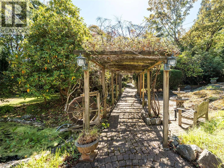 30 Beach Drive, Oak Bay, BC, V8S 2L2 - 32