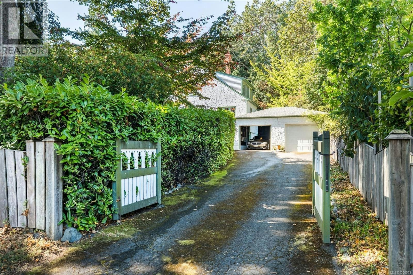 30 Beach Drive, Oak Bay, BC, V8S 2L2 - 27