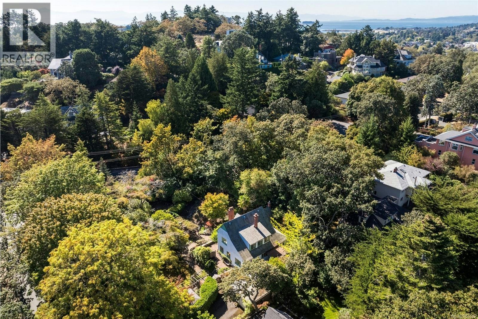 30 Beach Drive, Oak Bay, BC, V8S 2L2 - 37