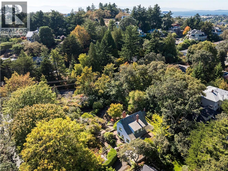 30 Beach Drive, Oak Bay, BC, V8S 2L2 - 37
