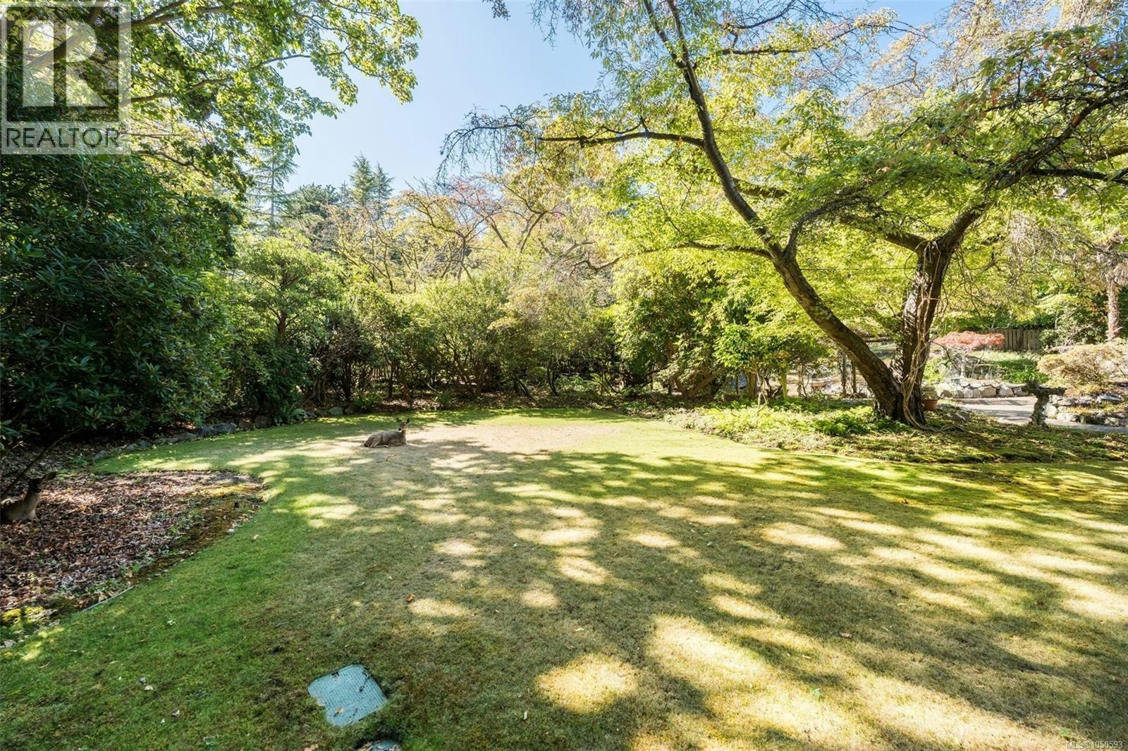 30 Beach Drive, Oak Bay, BC, V8S 2L2 - 30