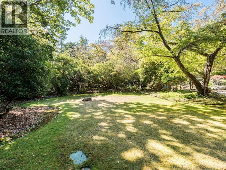 30 Beach Drive, Oak Bay, BC, V8S 2L2 - 30