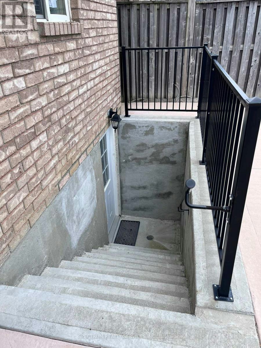 BASEMENT-84 Blue Mountain Drive, Hamilton, ON, L0R 1P0