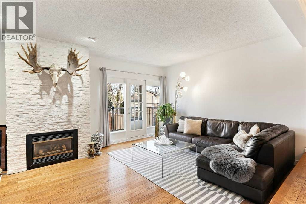 33-448 Strathcona Drive SW, Calgary, AB, T3H 1M3