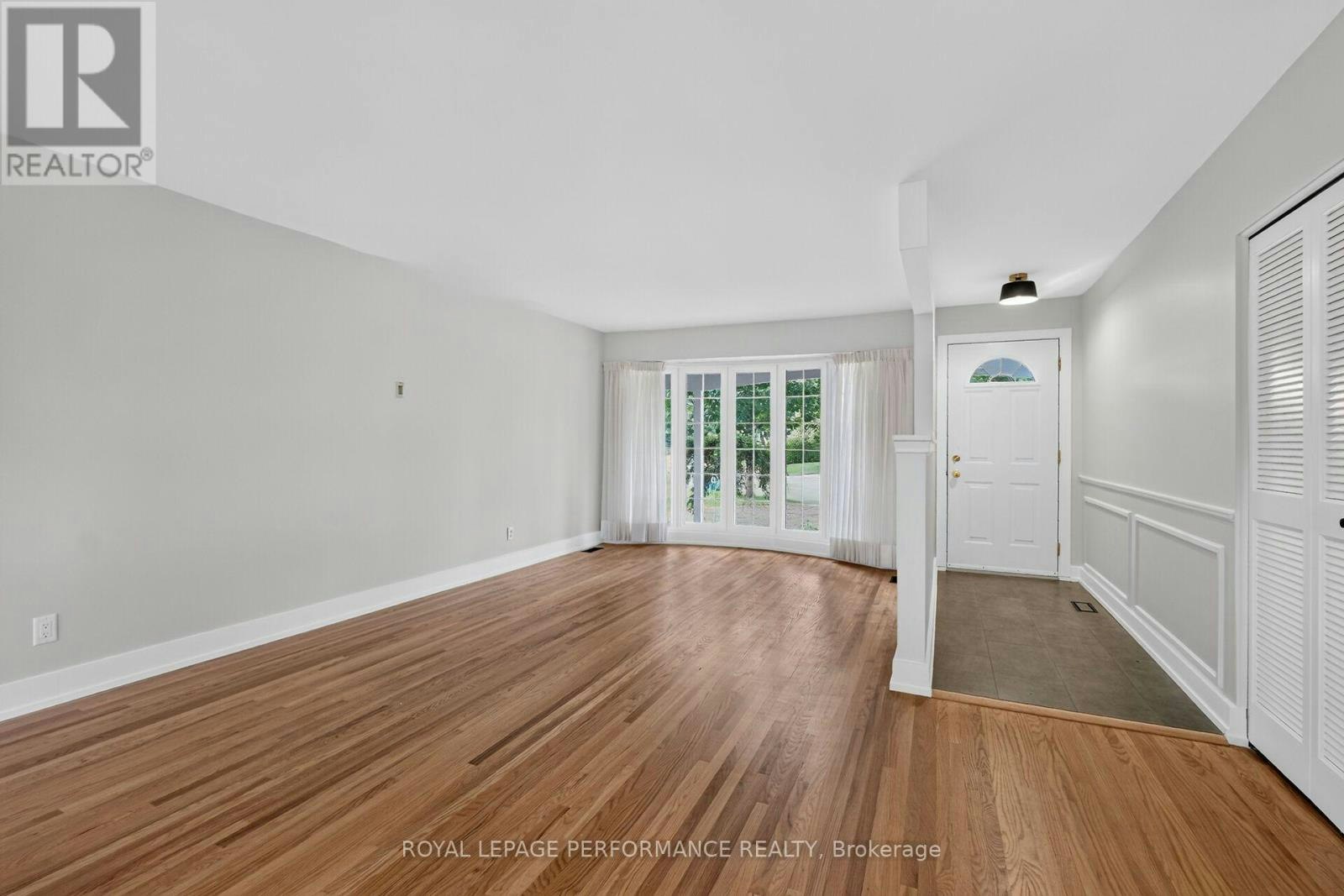 2337 Samuel Drive, Ottawa, ON, K1G 3C3 - 4