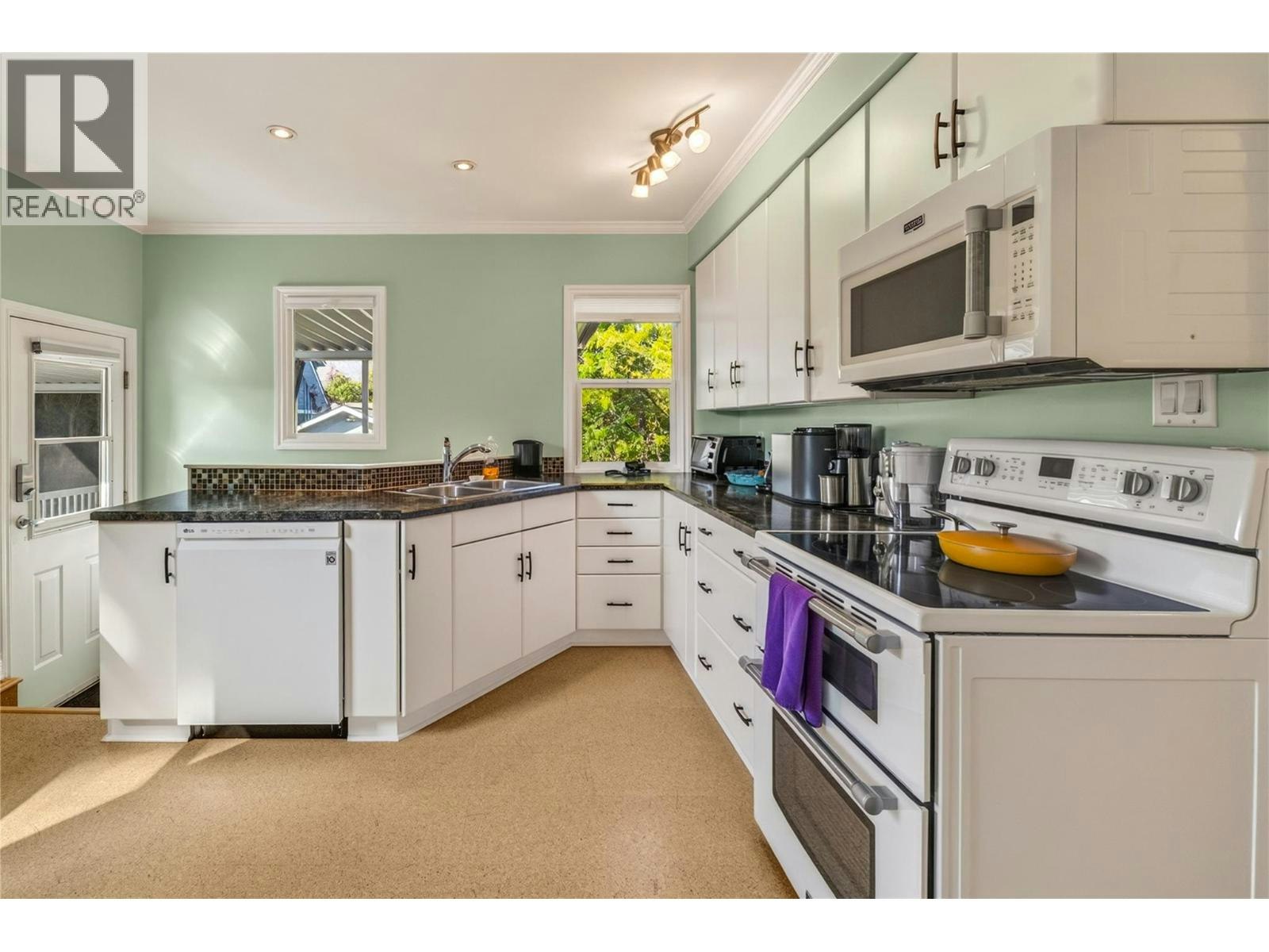 913 Moosejaw Street, Penticton, BC, V2A 5T5 - 25