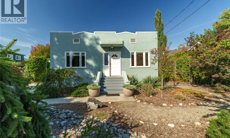 913 Moosejaw Street
