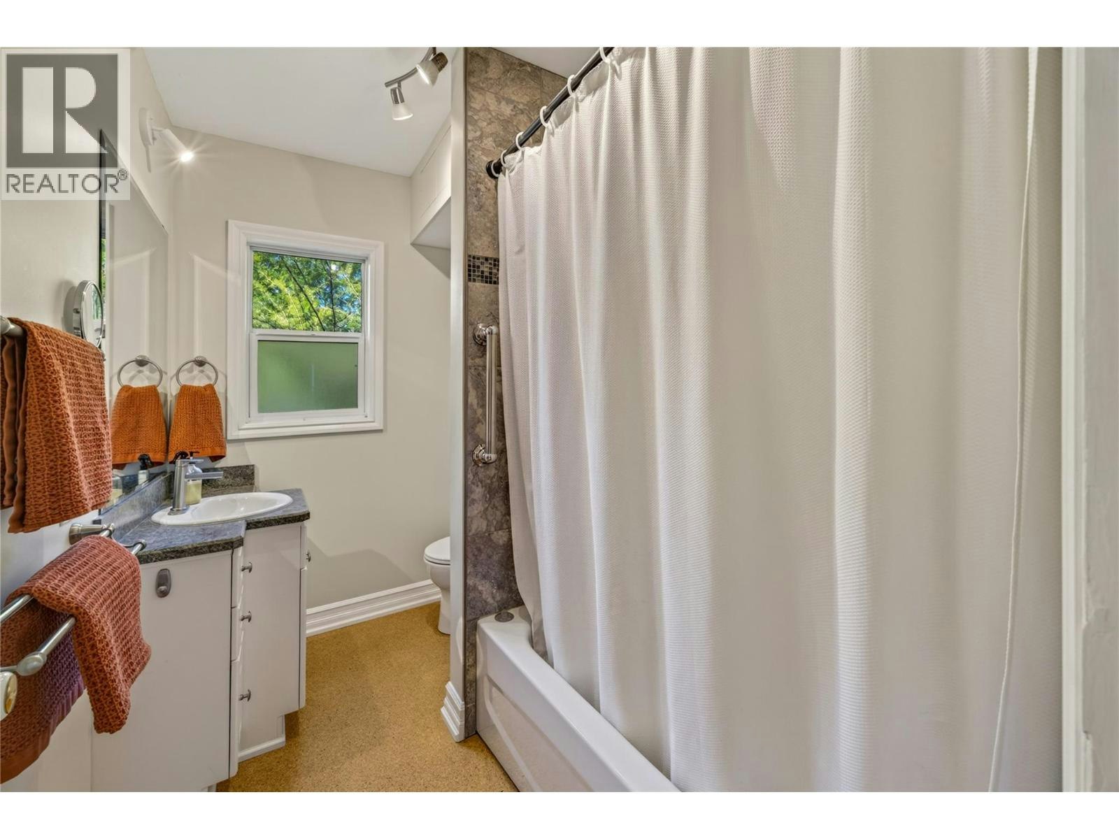 913 Moosejaw Street, Penticton, BC, V2A 5T5 - 28