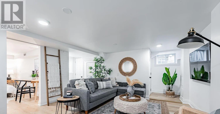 LOWER-101 Oakcrest Avenue, Toronto, ON, M4C 1B4