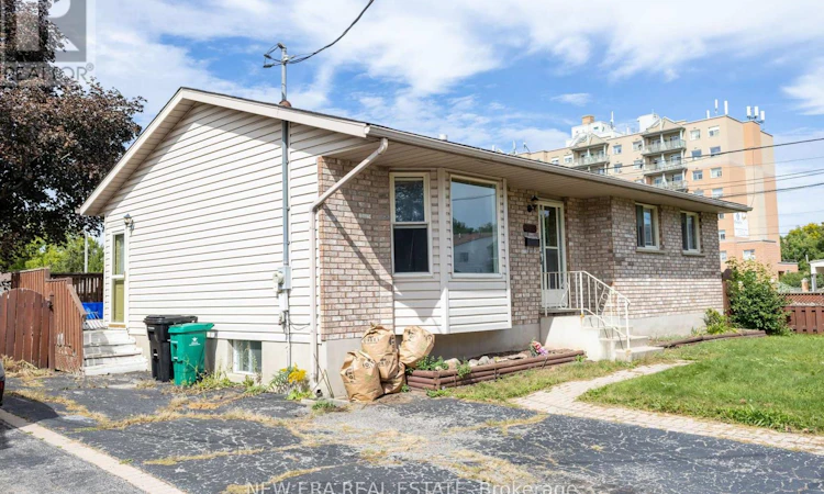120 Union Street S