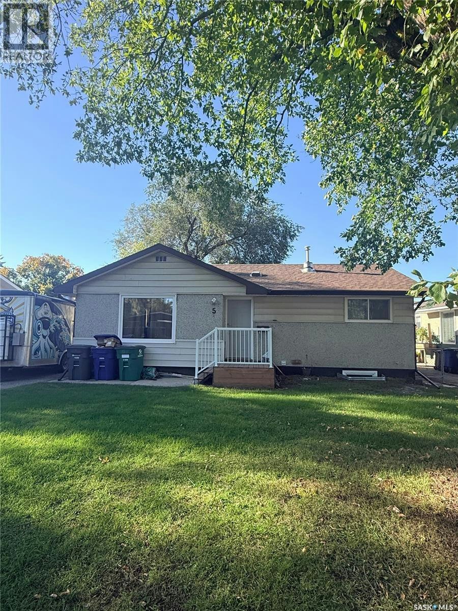 5 Malta Crescent, Saskatoon, SK, S7L 3V9