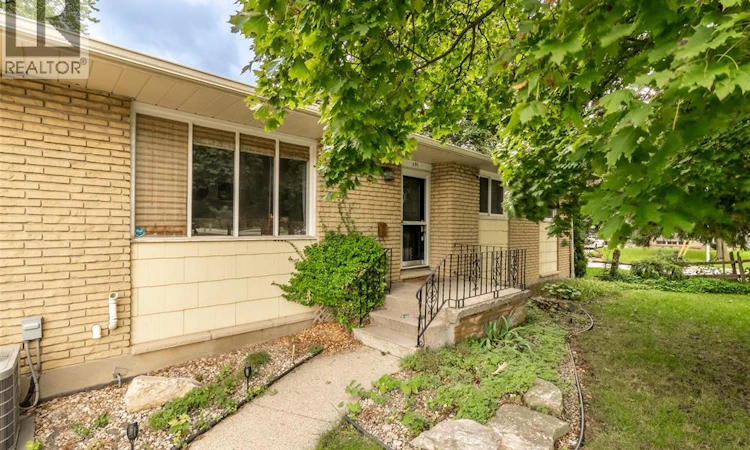 591 King Street West