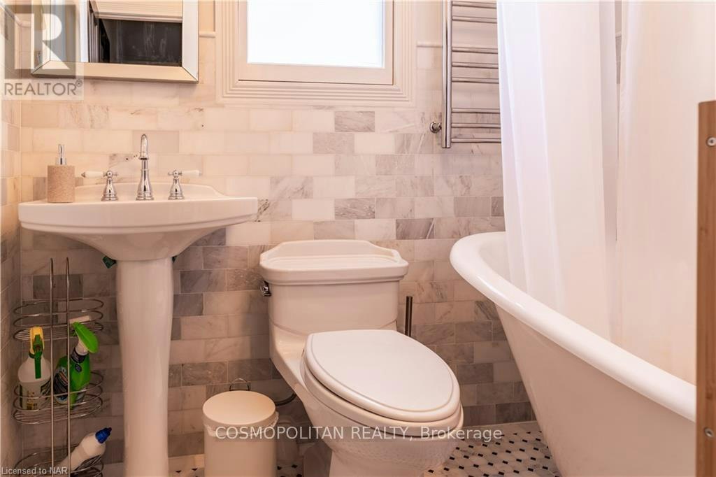 PRIMARY BEDROOM-3800 Bridgewater Street, Niagara Falls, ON, L2G 6H4 - 6