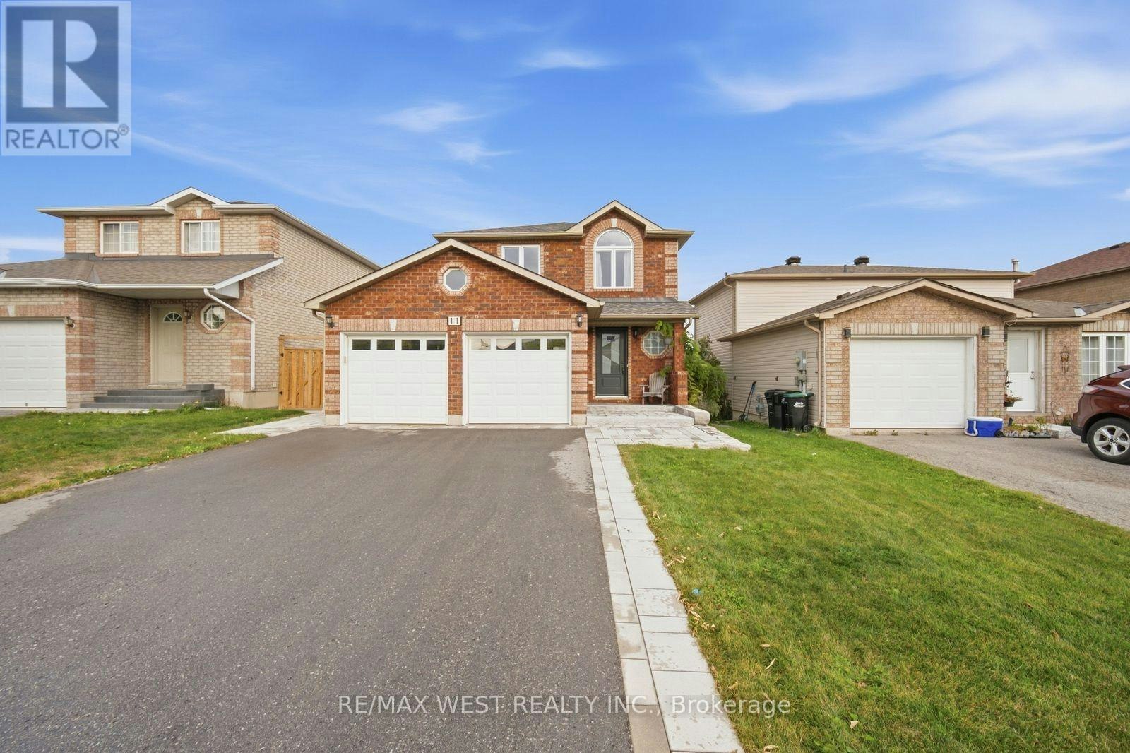 11 Ambler Bay, Barrie, ON, L4M 7A4