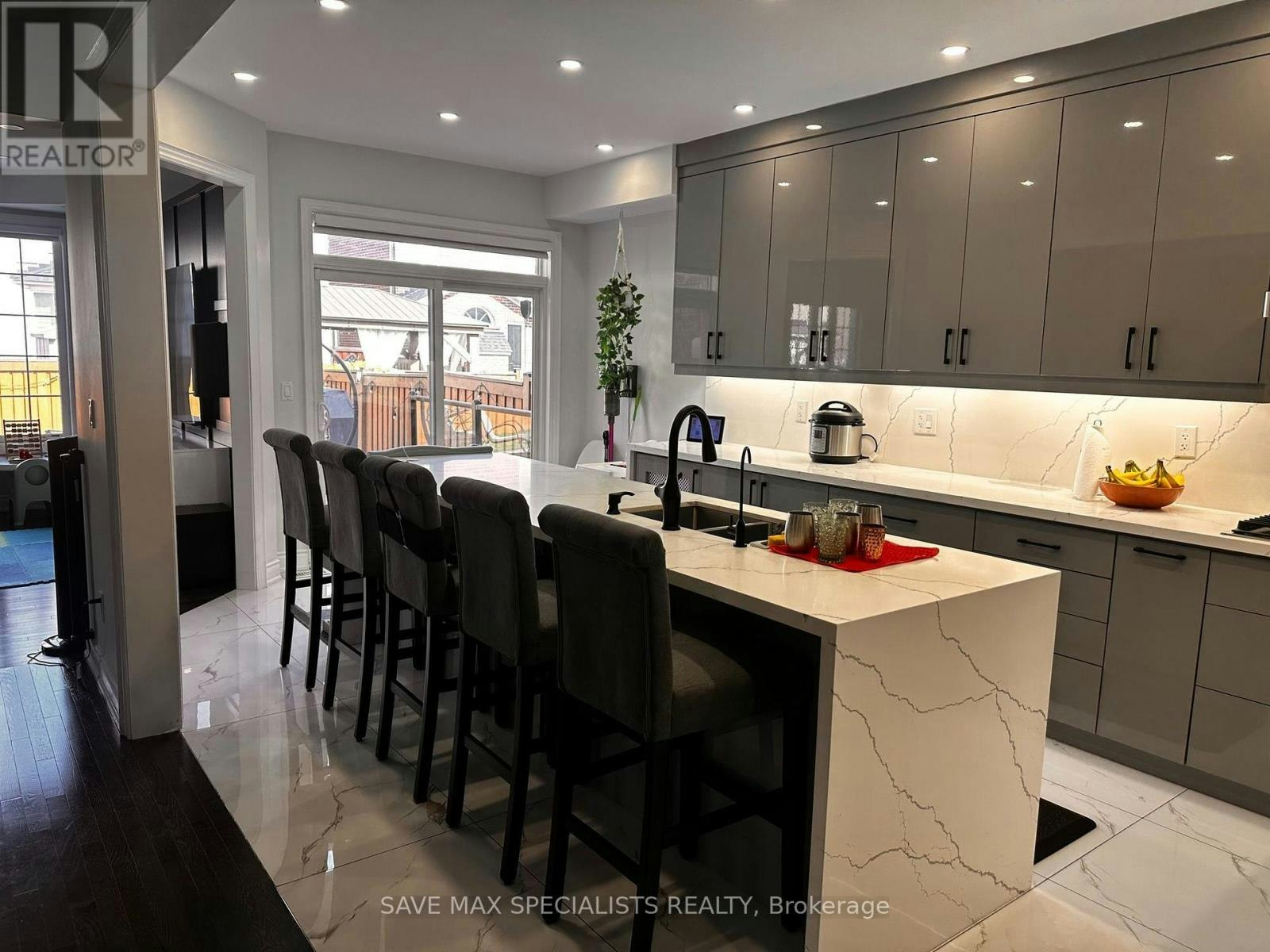 MAIN-7538 Saint Barbara Boulevard, Mississauga, ON, L5W 0B6 - 11