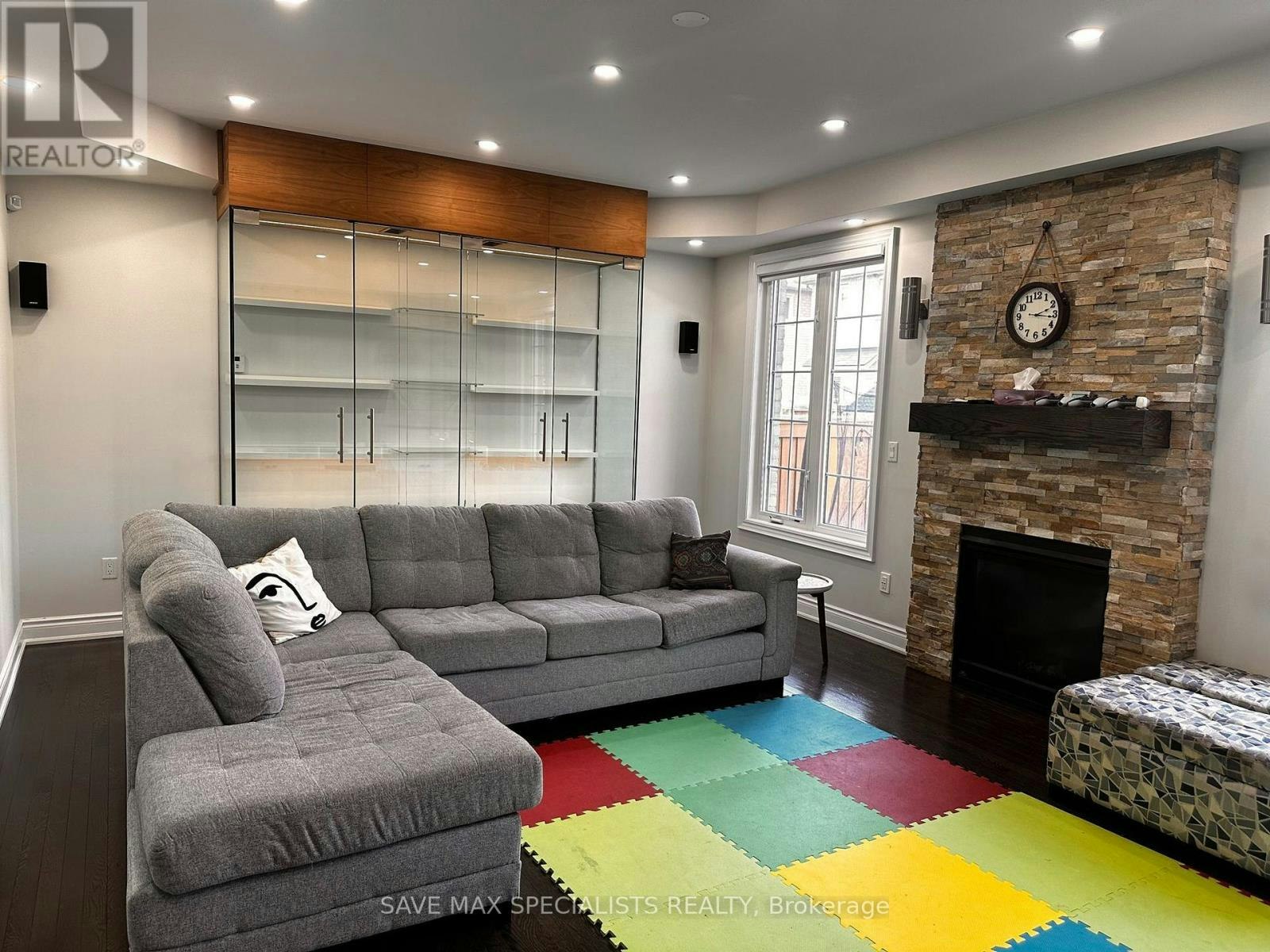 MAIN-7538 Saint Barbara Boulevard, Mississauga, ON, L5W 0B6 - 9