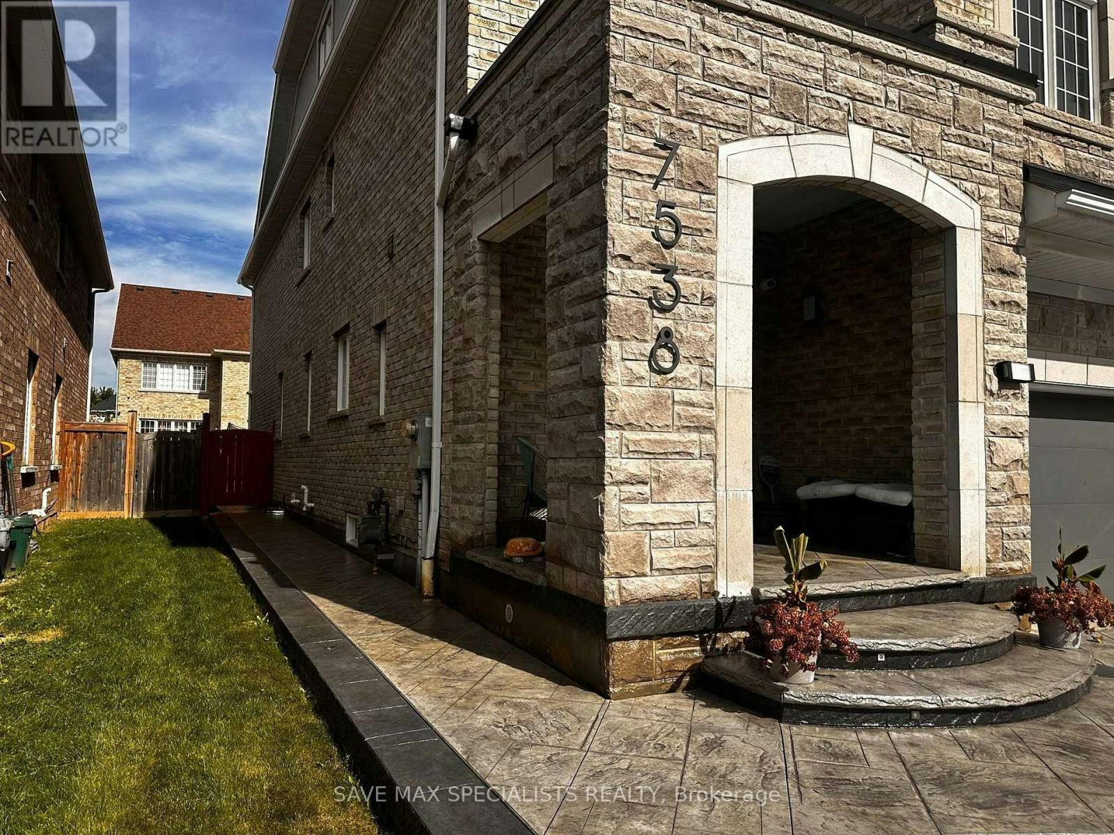MAIN-7538 Saint Barbara Boulevard, Mississauga, ON, L5W 0B6 - 3