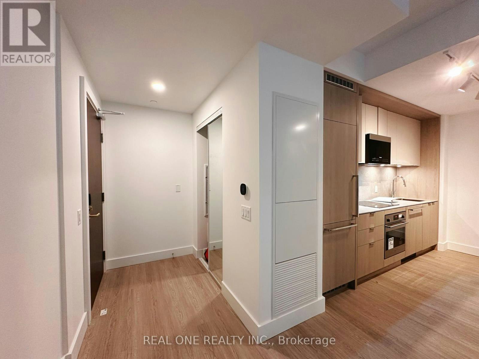 328-6 Greenbriar Road, Toronto, ON, M2K 0H6 - 2