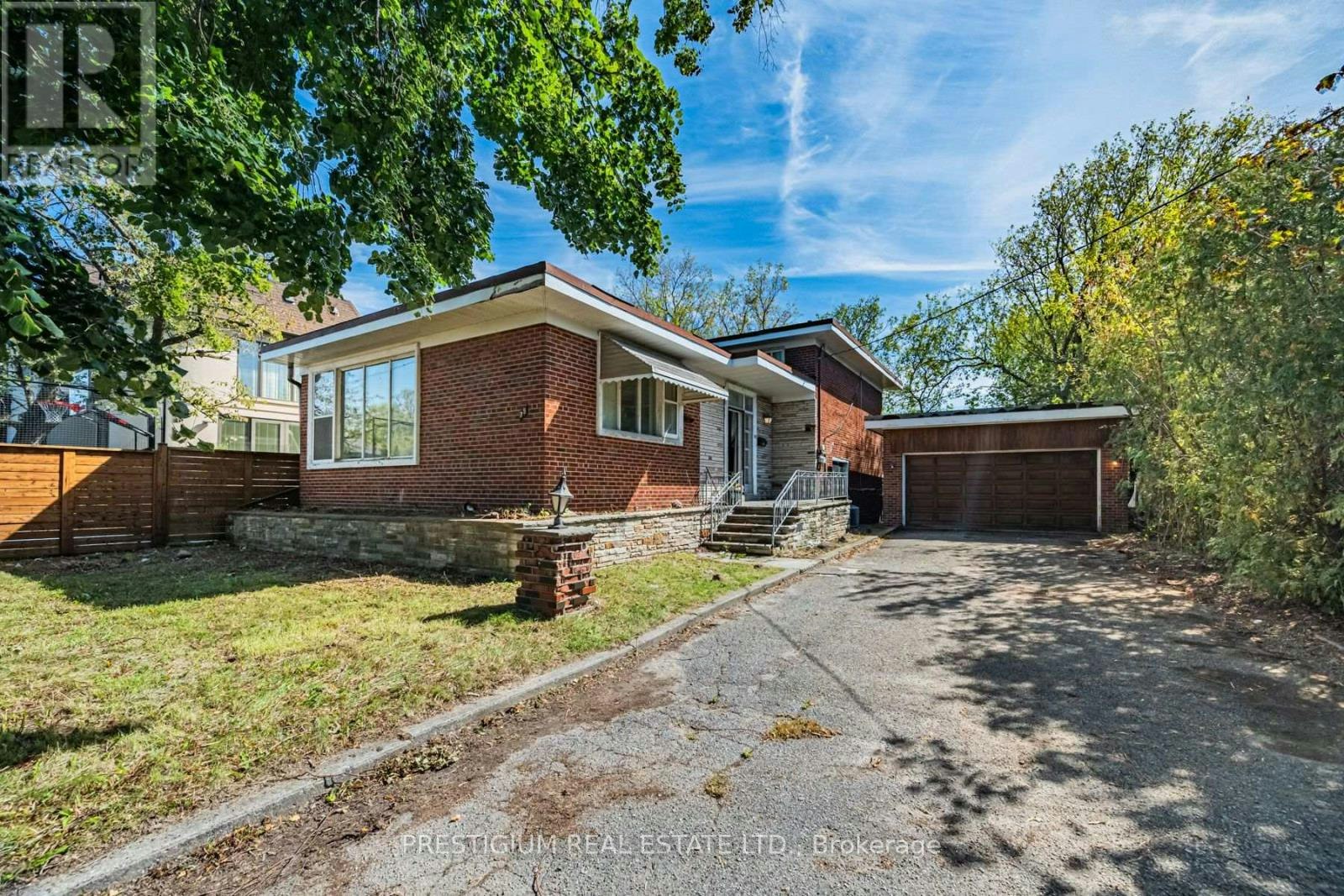 75 Stormont Avenue, Toronto, ON, M5N 2C3