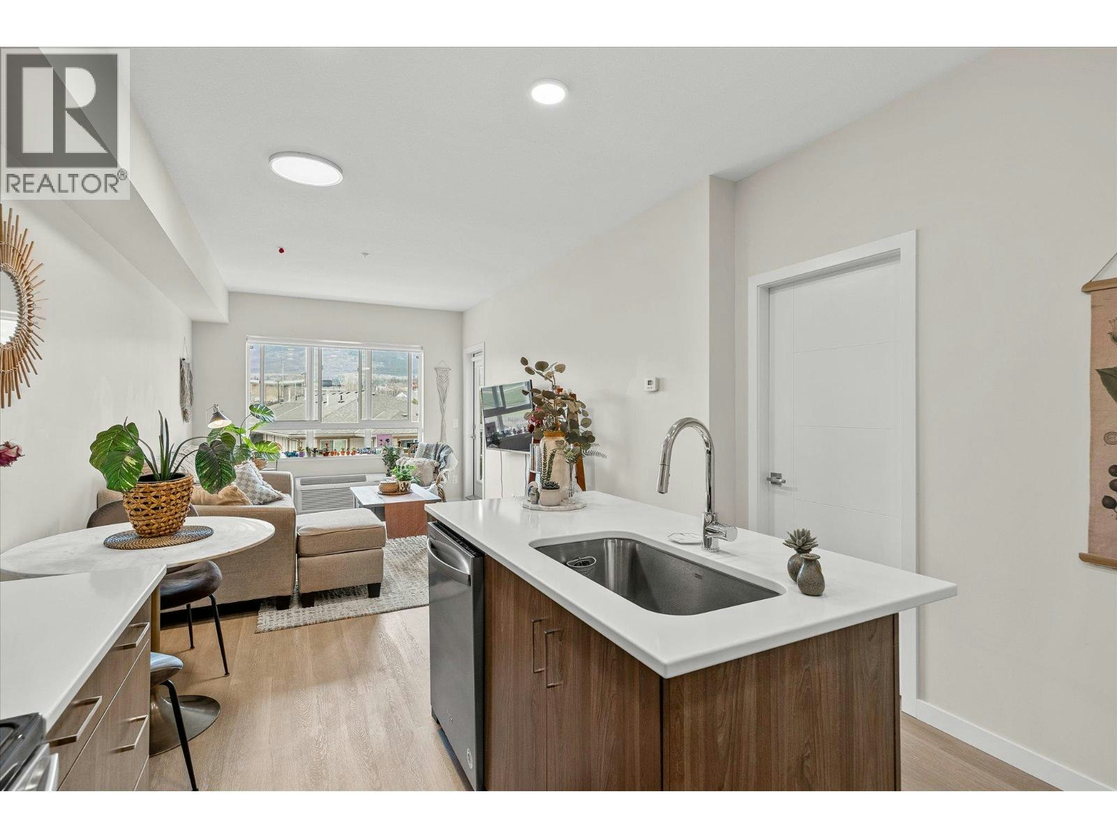 203-2301 Carrington Road, West Kelowna, BC, V4T 3K8 - 9