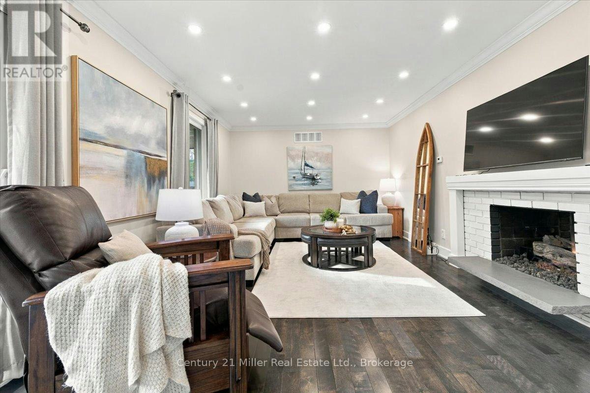 37 Tulip Street, Oakville, ON, L6L 3V3
