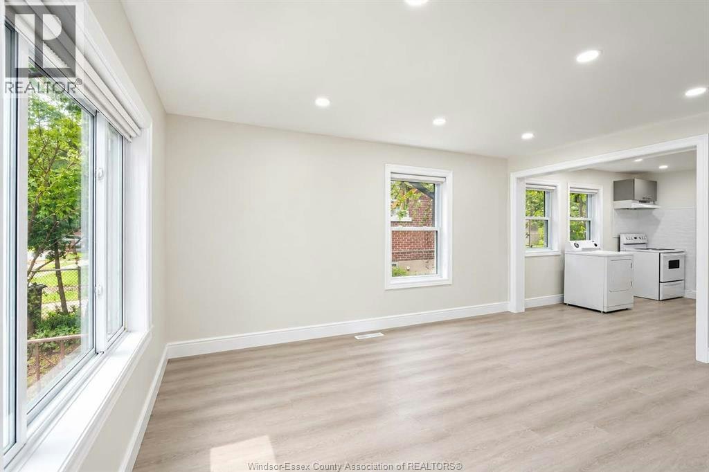 3272 Edison Street, Windsor, ON, N9C 1S2 - 2