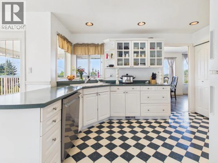 5726 Marine Avenue, Powell River, BC, V8A 2M4 - 3